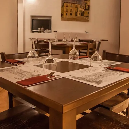 Hostal Meson Plaza 2*